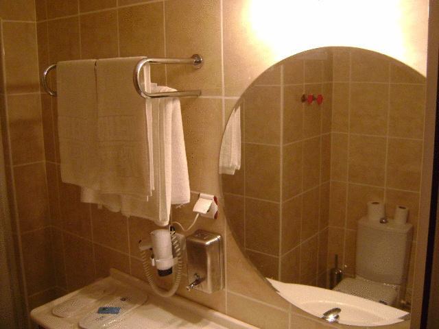 Metropolis Hotell Torbalı Rom bilde